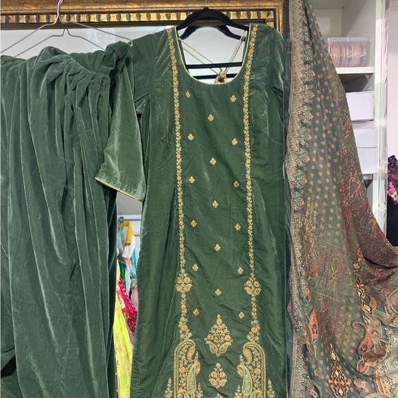 Valvet suits in small to Med sizes - Picture 8 of 16